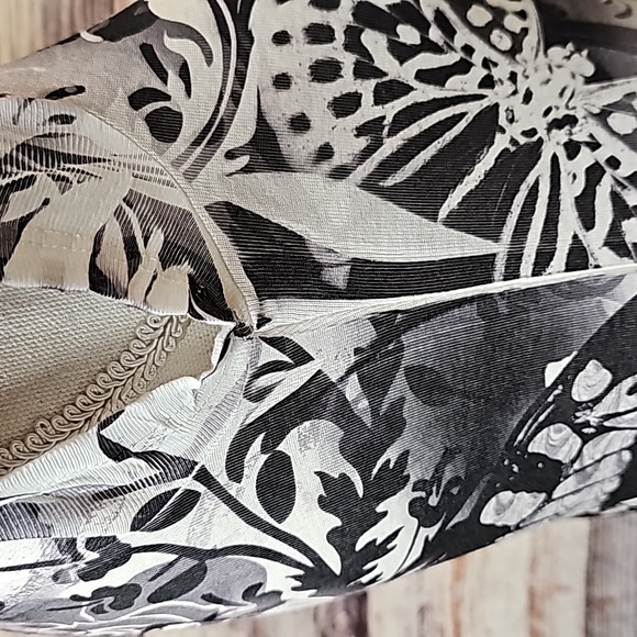 NEW STYLE & CO BLACK & WHITE BUTTERFLY SHORT SLEEVE PULLOVER TEE - Picture 4 of 11